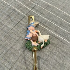 Vintage Avon country notions hook